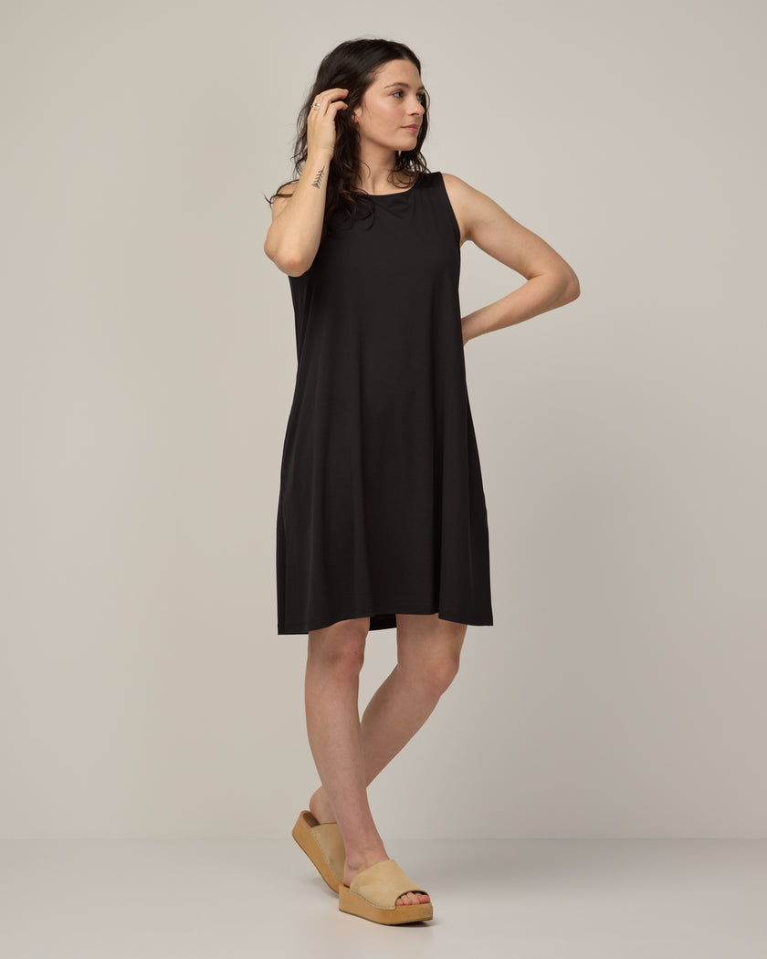 model-spec:Elana is 168cm, wearing a size M