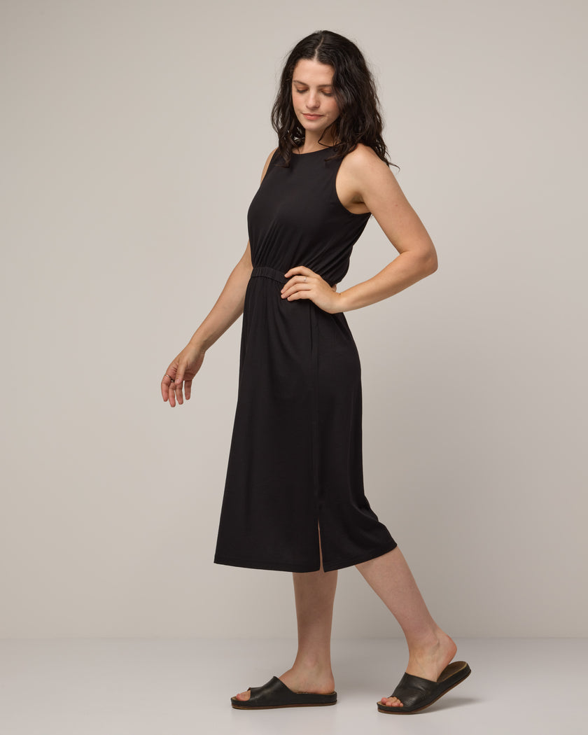 model-spec:Elana is 168cm, wearing a size M
