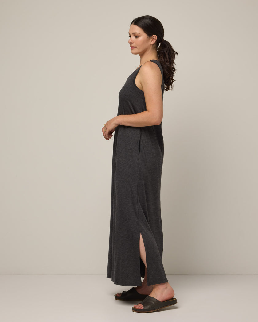 model-spec:Elana is 168cm, wearing a size M