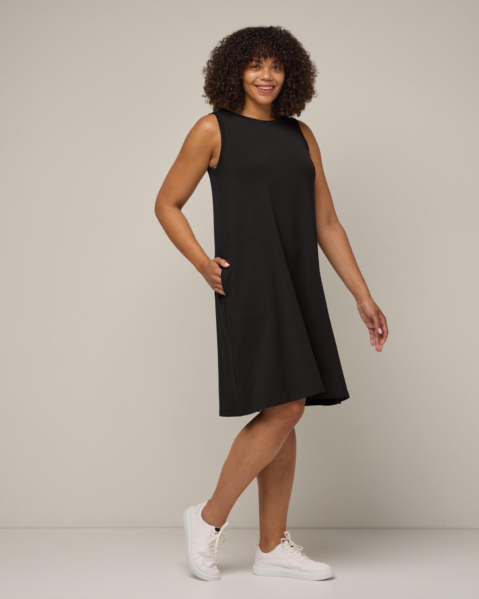 model-spec:LaNae is 180cm, wearing a size L Long