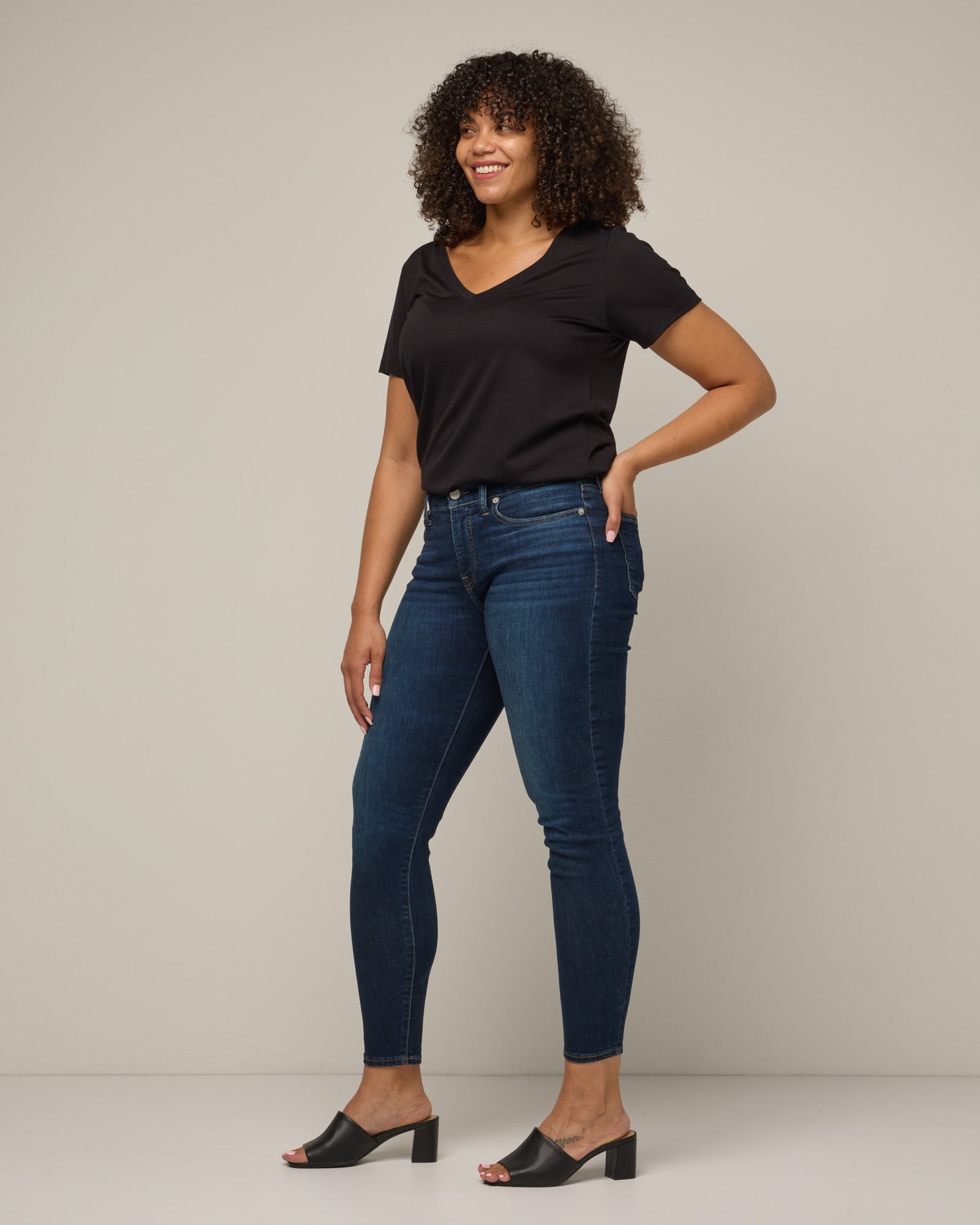 model-spec:LaNae is 180cm, wearing a size L