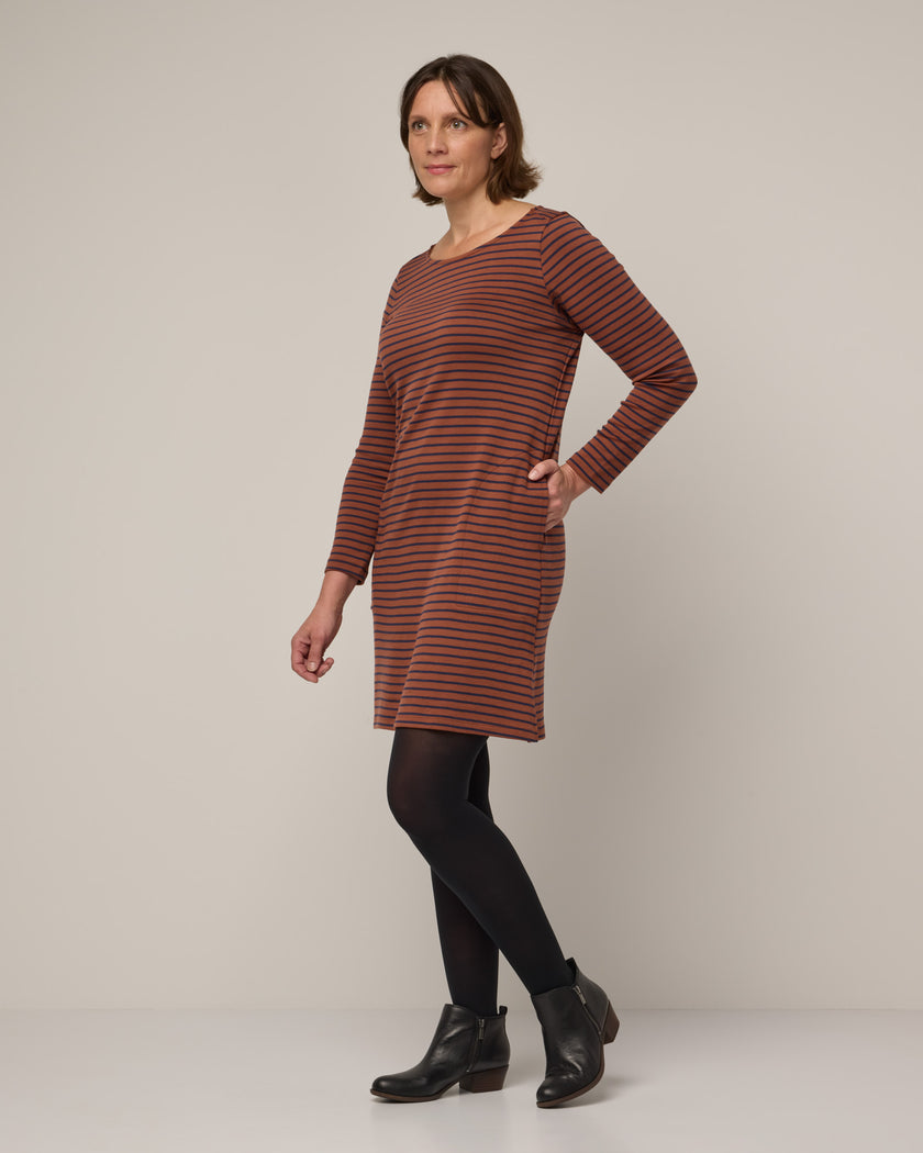 model-spec:Monica is 173cm, wearing a size M