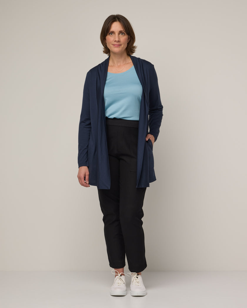 model-spec:Monica is 173cm, wearing a size M
