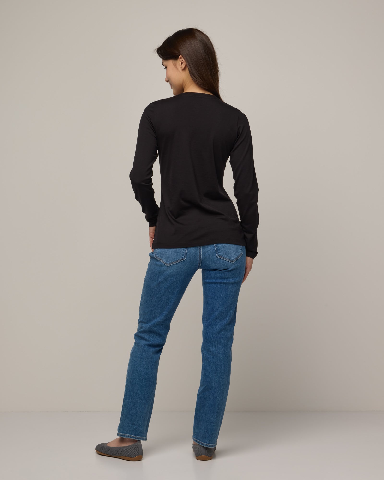 model-spec:Vikky is 5'5", wearing a size XS