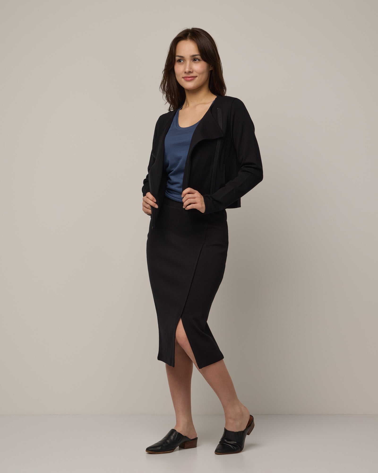 model-spec:Vikky is 165cm, wearing a size XS