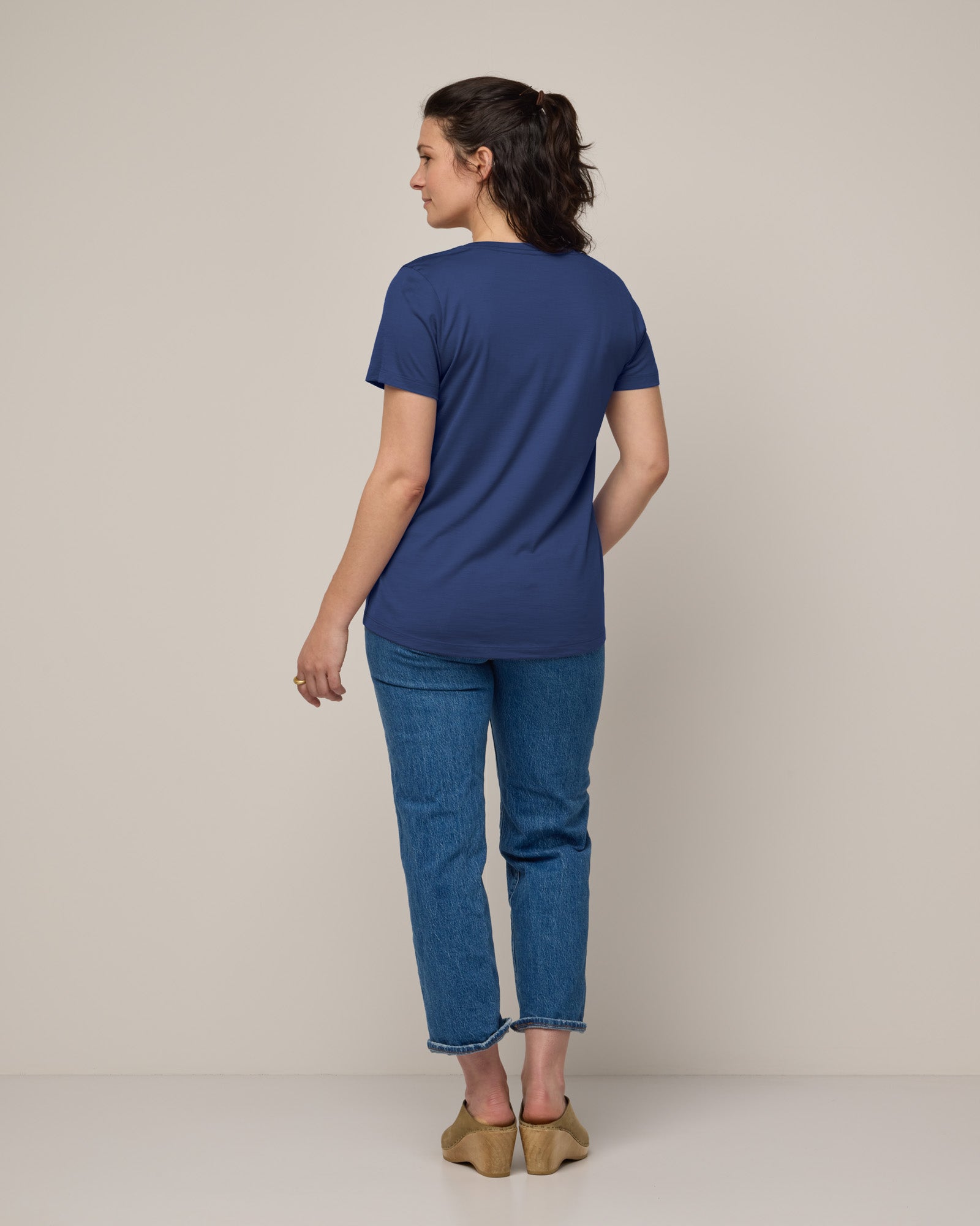 model-spec:Elana is 168cm, wearing a size M