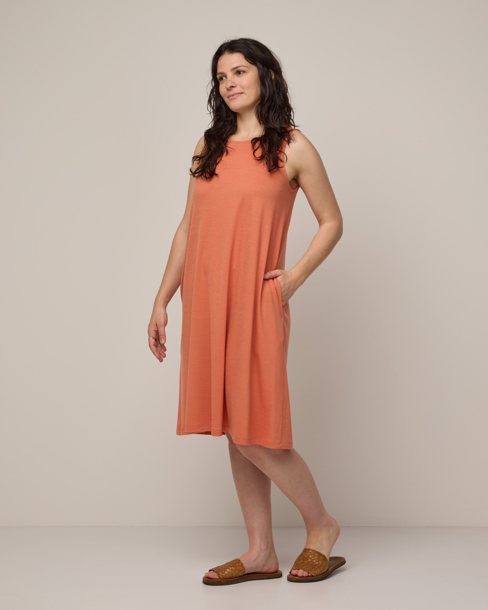 model-spec:Elana is 168cm, wearing a size M Long